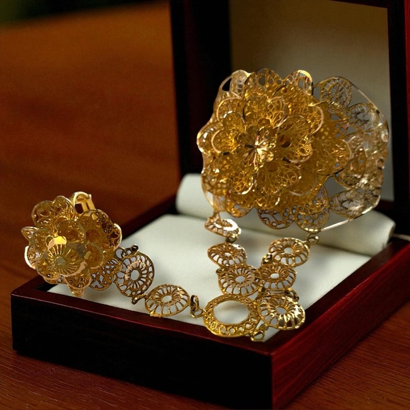 Elegant Solid 21K 916 Yellow Gold Fancy Floral PANJA Hand Bracelet BEAUTY!! - Picture 13 of 17